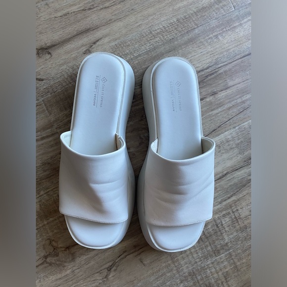 Call It Spring Platform Sandals Size 10 - Picture 2 of 4